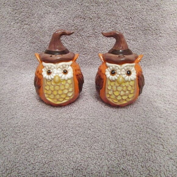 Witch OWLS Whimsical SALT & PEPPER Shakers STONEWARE Cracker Barrel VTG 2 Piece - Picture 2 of 12